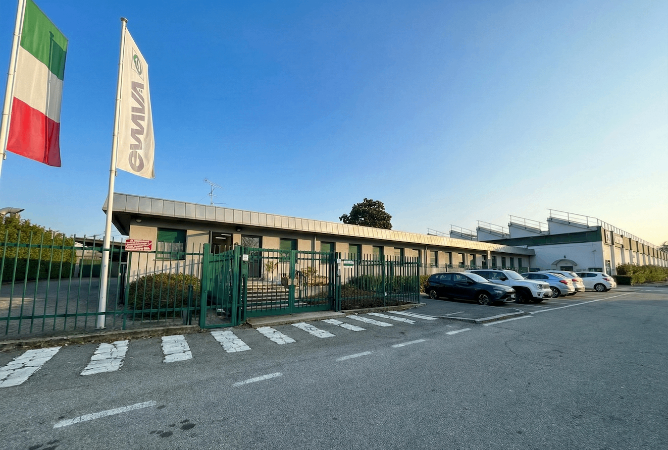 Sede Istituti Sanitari Esterno con bandiere
